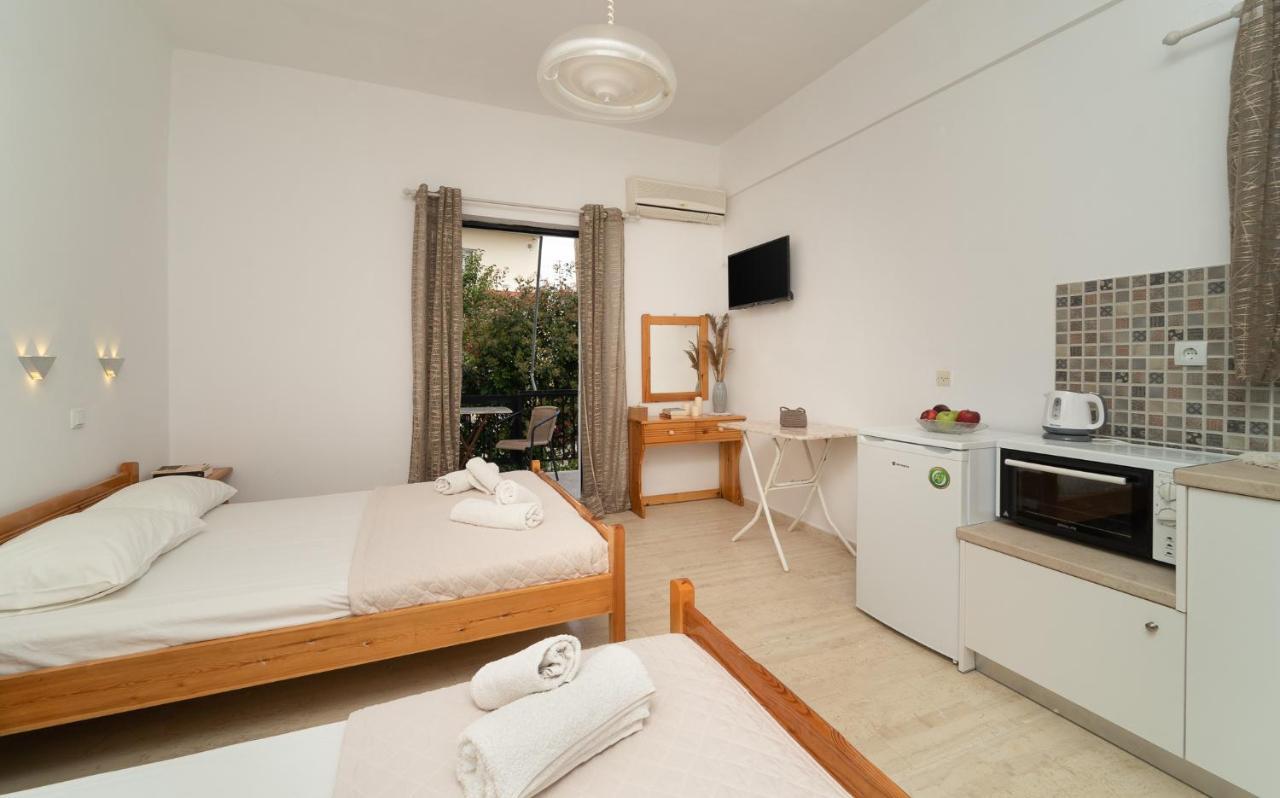 Tsimiklis Apartments Финикунда Экстерьер фото