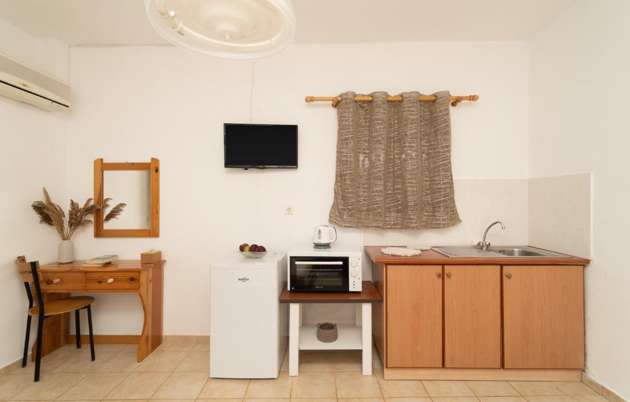 Tsimiklis Apartments Финикунда Экстерьер фото