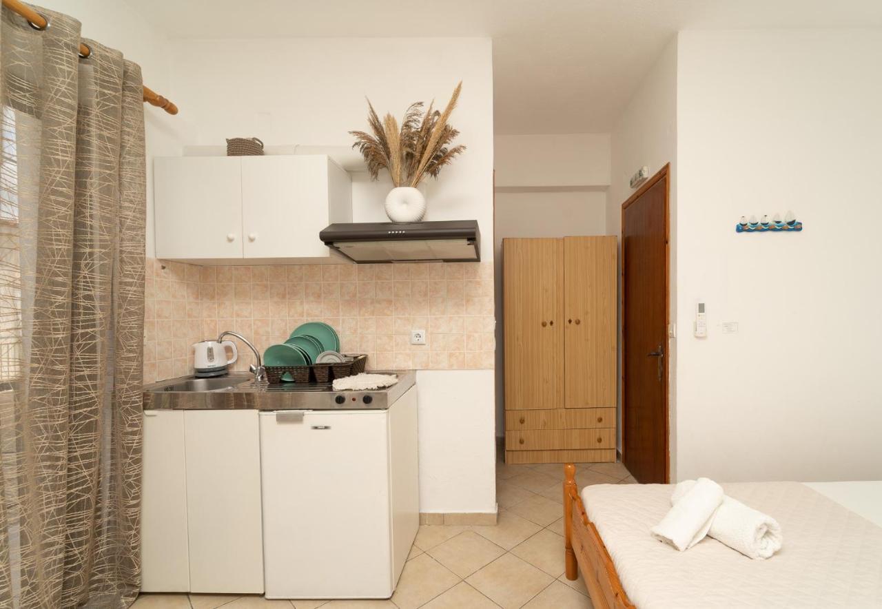 Tsimiklis Apartments Финикунда Экстерьер фото