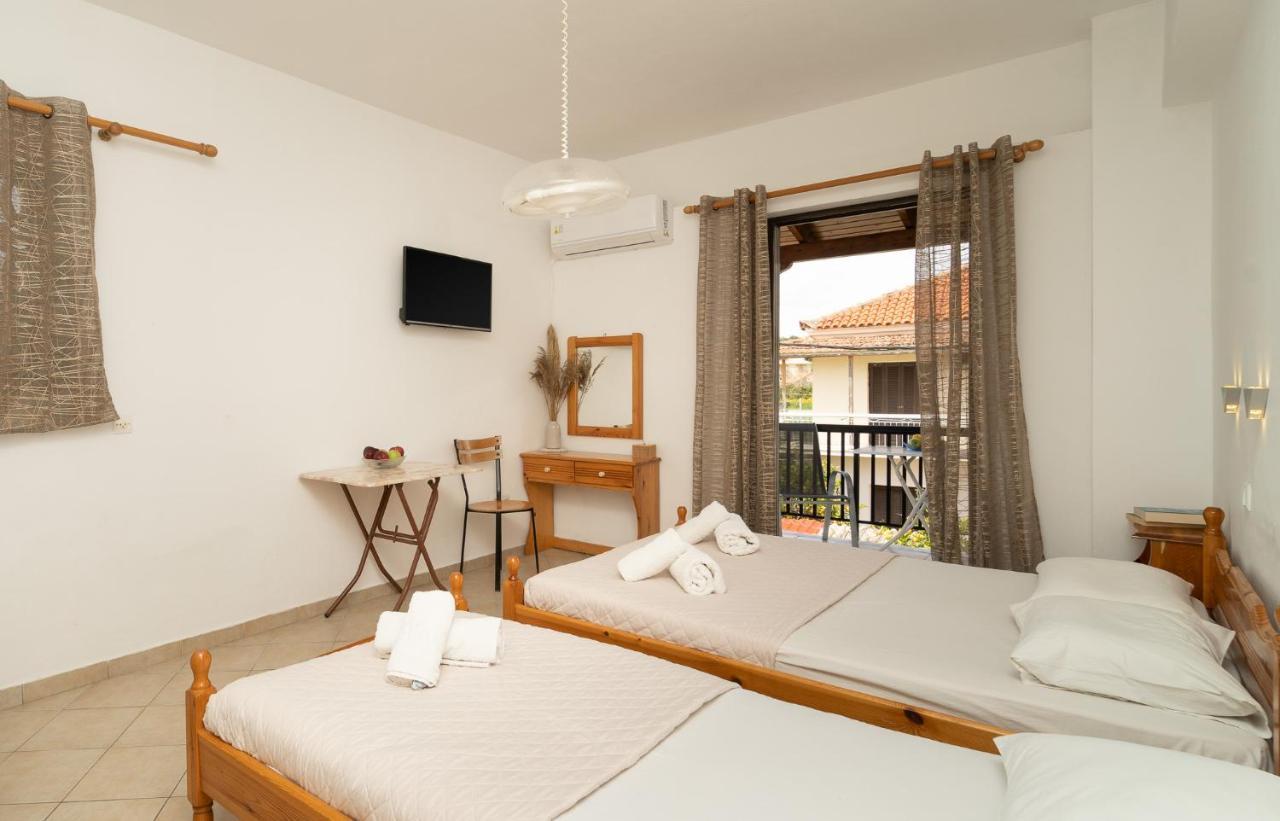 Tsimiklis Apartments Финикунда Экстерьер фото