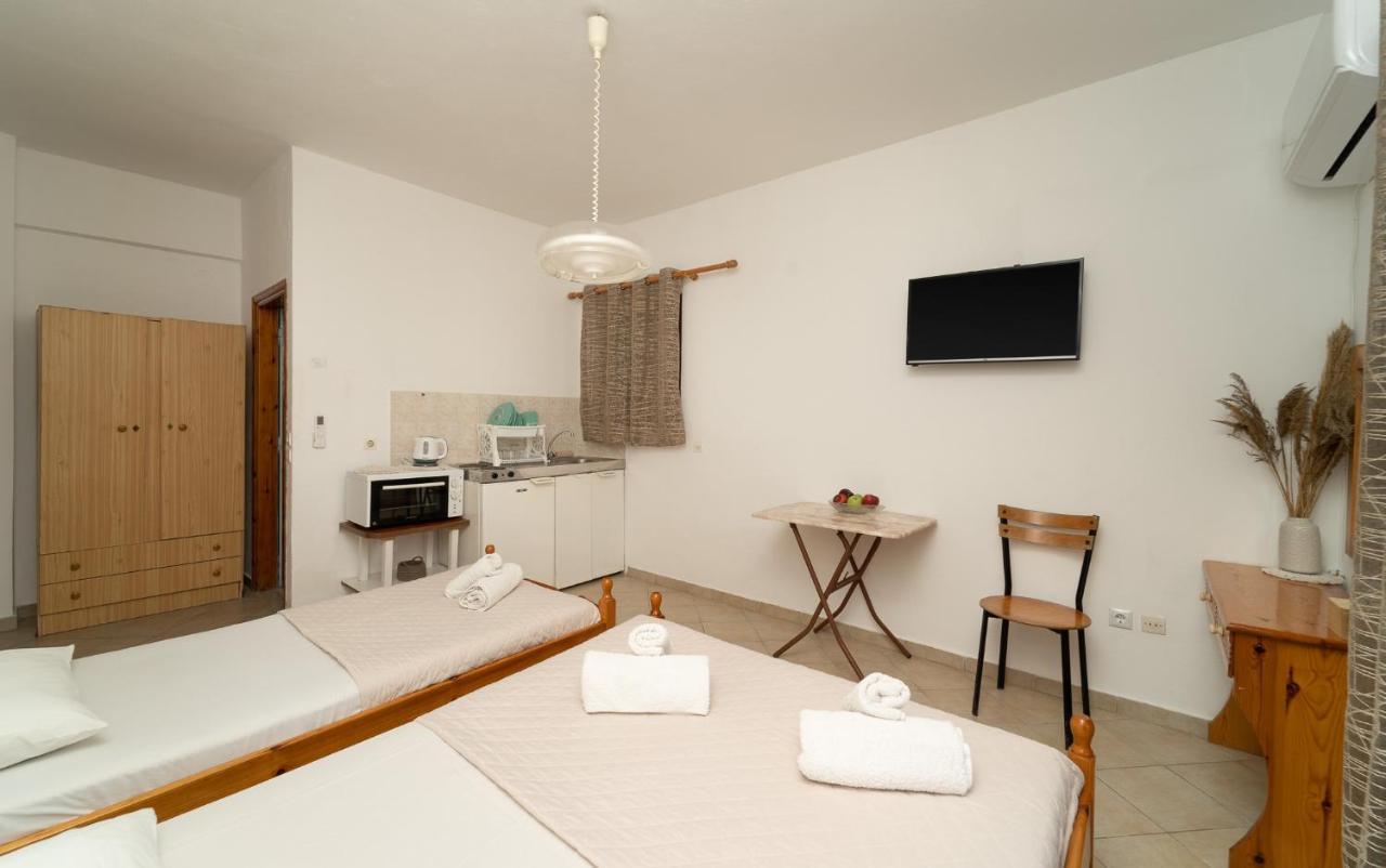 Tsimiklis Apartments Финикунда Экстерьер фото
