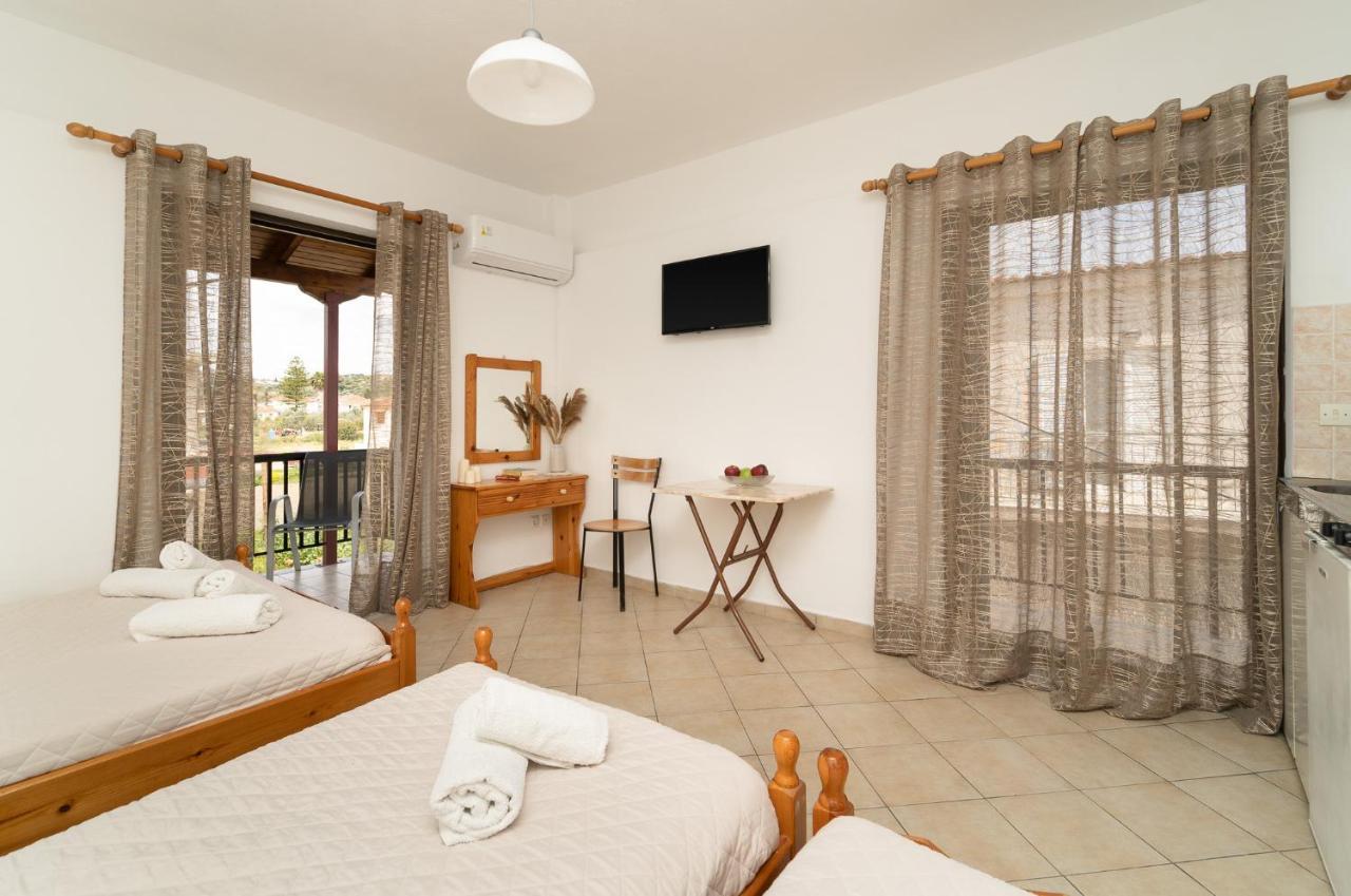 Tsimiklis Apartments Финикунда Экстерьер фото