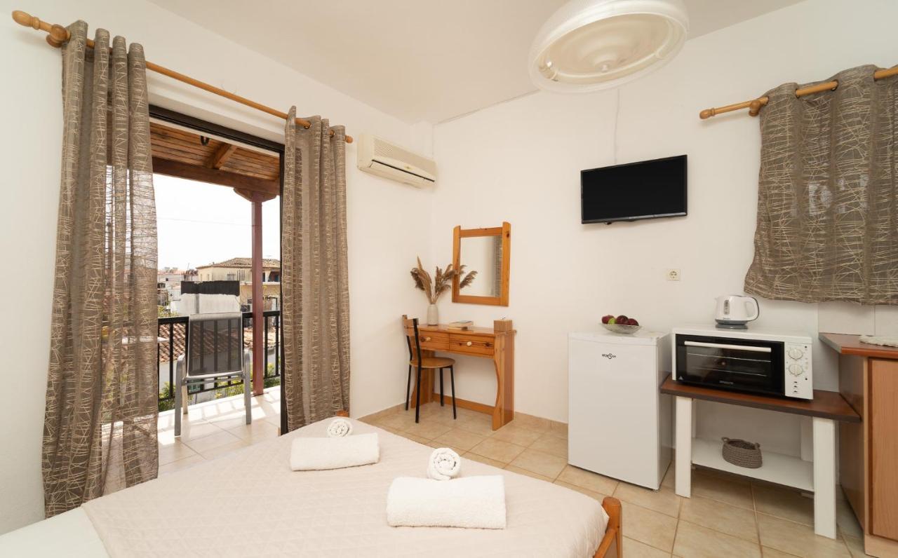 Tsimiklis Apartments Финикунда Экстерьер фото